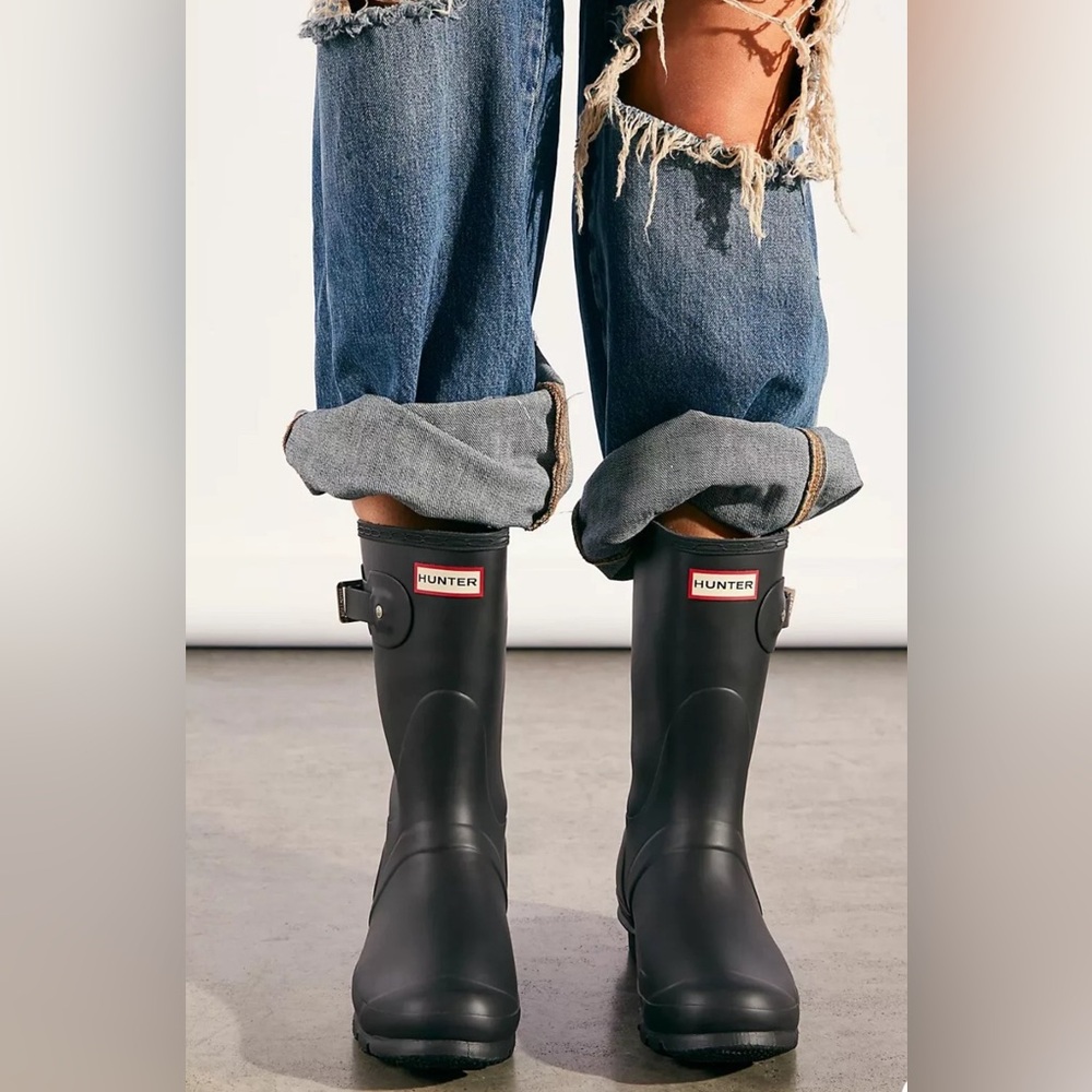 Hunter Original Short Rain Boots In Matte Navy Blue